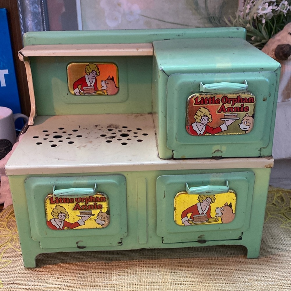 Little Orphan Annie Comic Character Child’s Electric Toy Stove with Range-Oven